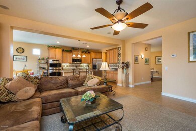 05- FAMILY ROOM TO KITCHEN