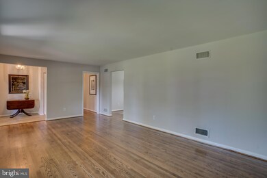 8909 Bridgehaven Ct, Alexandria, VA 22308 - photo 3