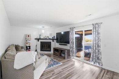 Living Room - New LPV '22, Wood Burning Fireplace, Freshly Painted