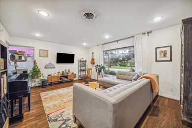 1710 Ansbury Dr, Houston, TX 77018 - photo 2