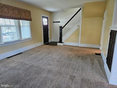 449 S 4th St, Chambersburg, PA 17201 - photo 2