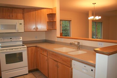 5 Magnolia Cir, White River Junction, VT 05001 - photo 2
