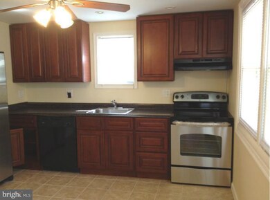 920 Niagara Ct, Halethorpe, MD 21227 - photo 4