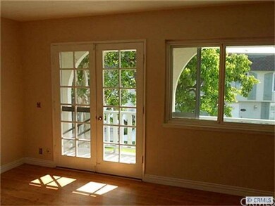 BALCONY ACCESS MSTR BR