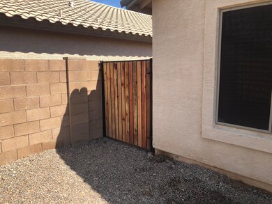 Side Gate
