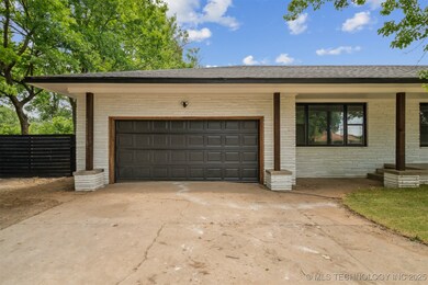 215 S Elliott St, Pryor, OK 74361 - photo 4