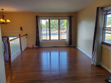 774 Crestwood Dr, Aurora, IL 60506 - photo 5