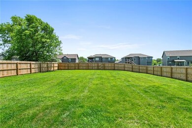 811 S Sunset Ln, Raymore, MO 64083 - photo 5
