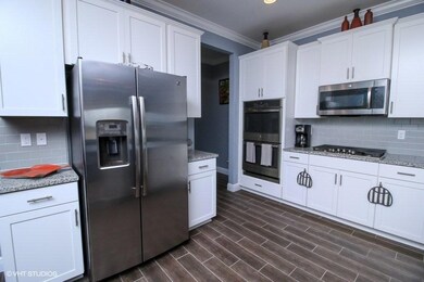 06_19598SplitRailRun_177001_Kitchen_LowR