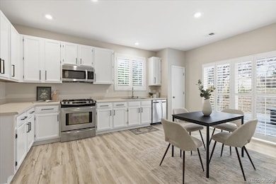 Lovely eat in kitchen, access to back patio and large back yard. Gas stove!