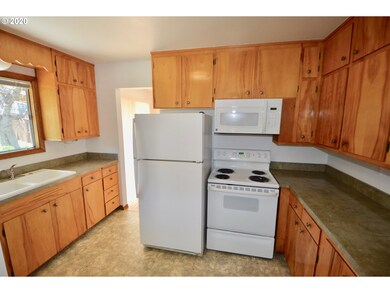 2118 E 13th St, the Dalles, OR 97058 - photo 5