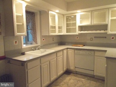 24 S Nicholas St, Saint Clair, PA 17970 - photo 2