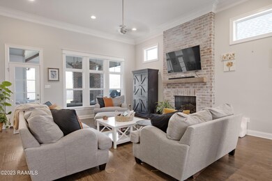 407 Dunvegan Ct-6