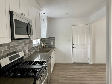6806 Couch St, Houston, TX 77091 - photo 2