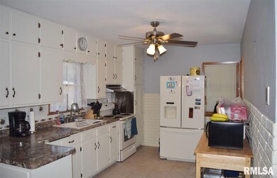 1838 W 36th St, Davenport, IA 52806 - photo 3