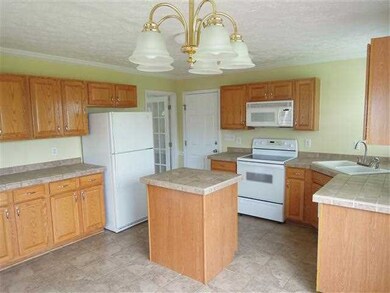 306 Richmond Dr, Jacksonville, NC 28540 - photo 5