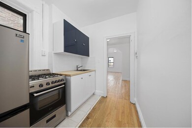 172 Delancey St unit 5A, New York, NY 10002 - photo 2