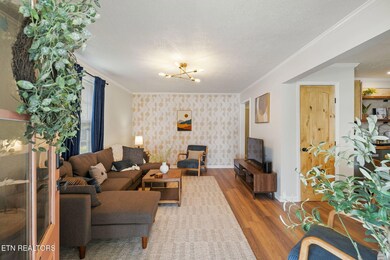 14-web-or-mls-1721 Crestview St - 014