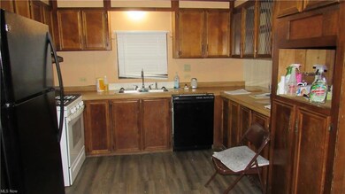11x8.5 kitchen with vinyl flooring