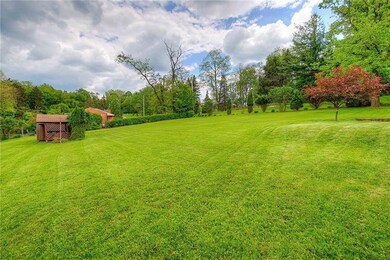 Wonderful, totally useable back yard! perfect for 