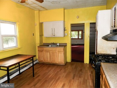 221 Franklin St, Trenton, NJ 08611 - photo 4