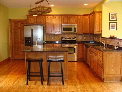 6964 Sandpiper Ct, North Tonawanda, NY 14120 - photo 4