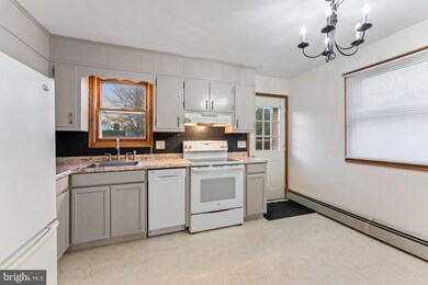 1005 Glasgow St, Pottstown, PA 19464 - photo 5