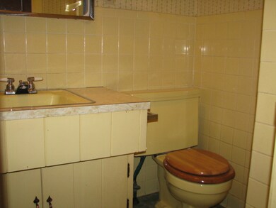 707 E Scott St, Tuscola, IL 61953 - photo 3