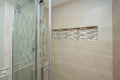 2434 SE 19th St, Des Moines, IA 50320 - photo 6