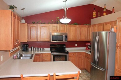 312 Maverick Dr, Mankato, MN 56001 - photo 4