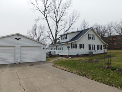 304 S Main St, Grandview, IA 52752 - photo 5