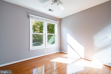 1405 Newport Spring Ct, Reston, VA 20194 - photo 6