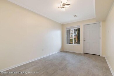 5 Family room