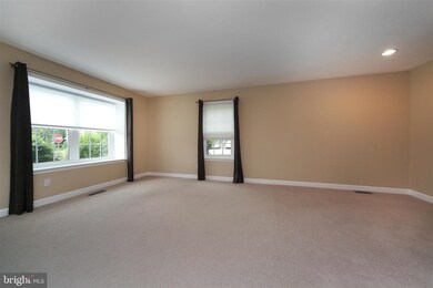 722 Sandalwood Ln, Norristown, PA 19403 - photo 3