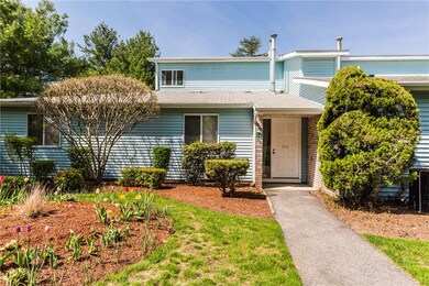 976 Williamsburg Cir unit 976, Warwick, RI 02886 - photo 3