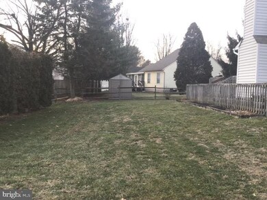 902 Shamrock Ct, Royersford, PA 19468 - photo 2