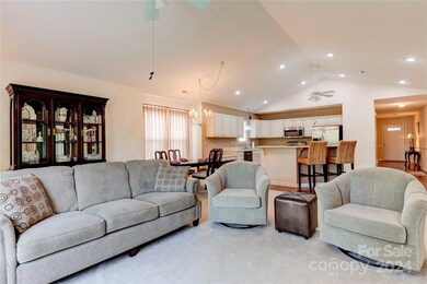 34 Gray Wolf Ln, Hendersonville, NC 28792 - photo 4