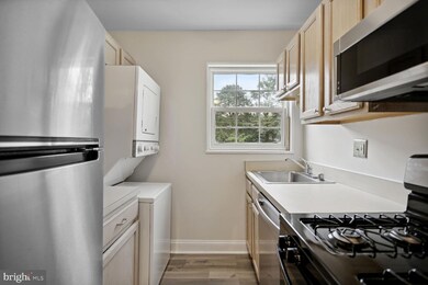 2237 Farrington Ave unit 303, Alexandria, VA 22303 - photo 2