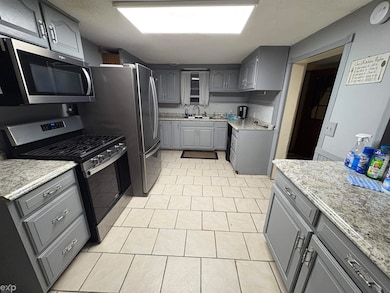 704 Bay Rd, Bay City, MI 48706 - photo 6