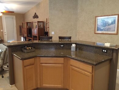 Kitchen Island/Breakfast Bar