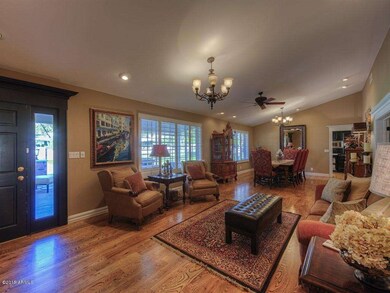 005_Living and Dining Rooms
