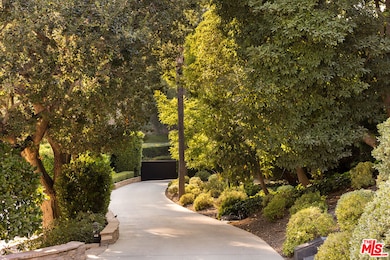 3818 Hollyline Ave, Sherman Oaks, CA 91423 - photo 2