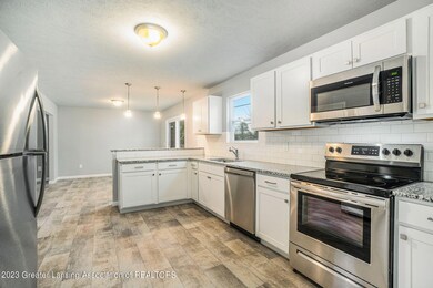 DCE002-i1810-Kitchen3