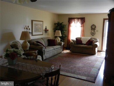 221 Lafayette Dr, Swedesboro, NJ 08085 - photo 4