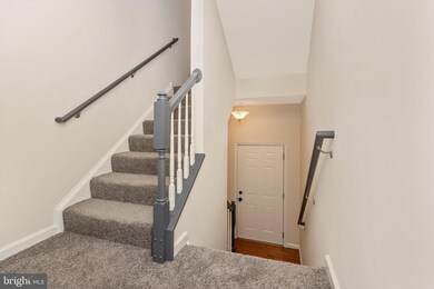 906 Hall Station Dr unit 202, Bowie, MD 20721 - photo 2