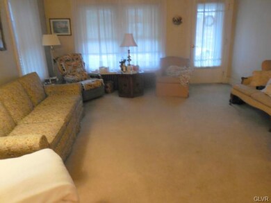 811 Chestnut St, Emmaus, PA 18049 - photo 2