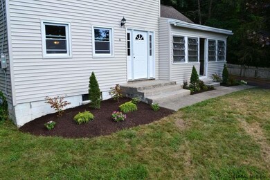 6 Acorn Ave, Rensselaer, NY 12144 - photo 3