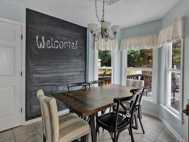 Eat-in Kitchen with bay window
