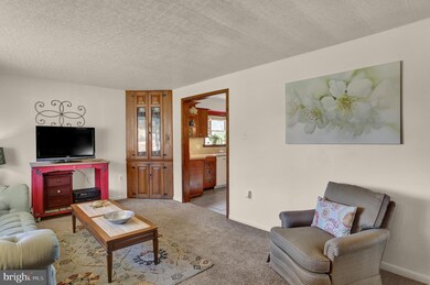 177 Gelsinger Rd, Reading, PA 19608 - photo 2