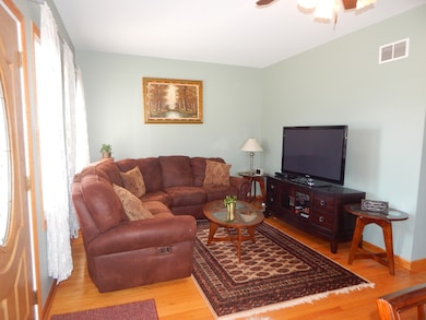 1722 E Algonquin Rd, Des Plaines, IL 60016 - photo 3